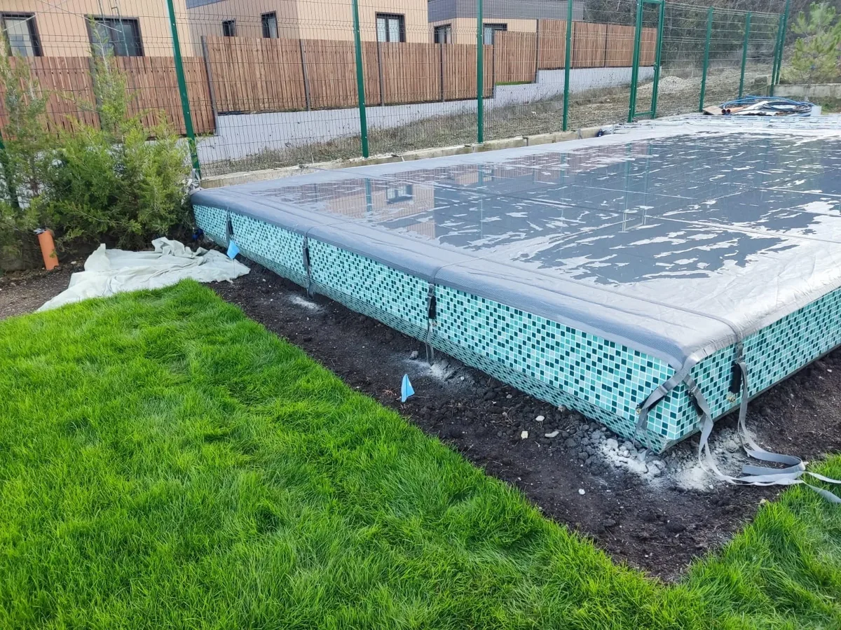 Батутное покрывало на бассейне в Сатке